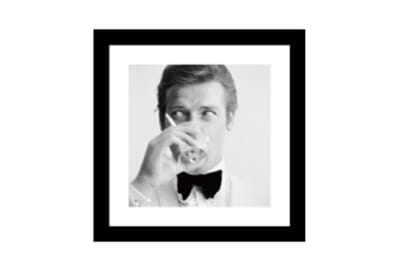 Bilde av Glass picture w/frame Roger Moore 